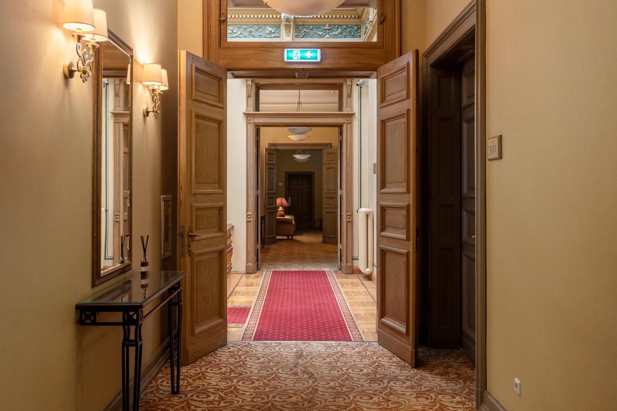 Отель The Benjamin House 4*